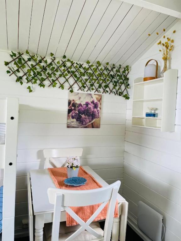 Nice Apartment With1 Bedroom Separate Living Room With A Sofa Bed And A Tiny Kitchen A Bathroom Located In Nordstrand Near By The Sea For 3 Guests With A Garden And Grill 5 Extra Guests With Extra Cost In The Cabin With Sea View Just Outside The Apar Oslo Zewnętrze zdjęcie